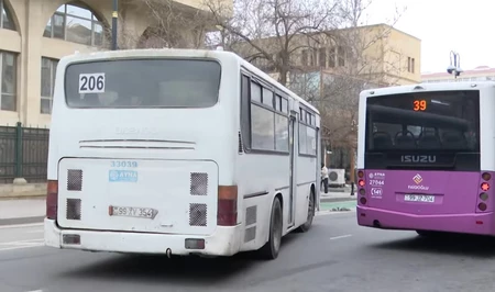 Пассажиры недовольны техническим состоянием одного из автобусных маршрутов в Баку