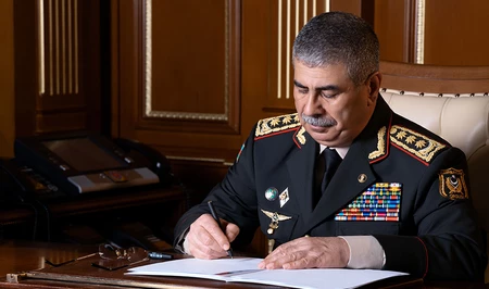 Министр обороны Азербайджана выразил соболезнования пакистанской стороне
