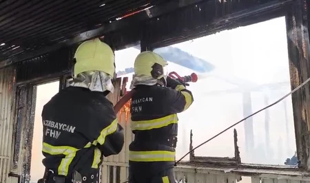 Пожар в неиспользуемом строении в Баку локализован