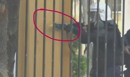 Полиция Албании применяет резиновые пули против протестующих в Тиране