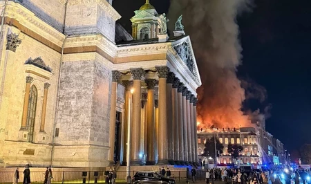 В центре Санкт-Петербурга произошел сильный пожар в особняке Миллера