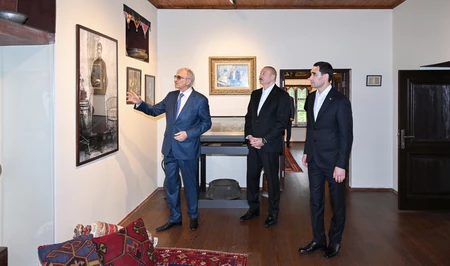 Президенты Азербайджана и Туркменистана побывали в доме-музее Бюльбюля в Шуше