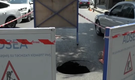 В бакинском поселке просело дорожное полотно: движение затруднено