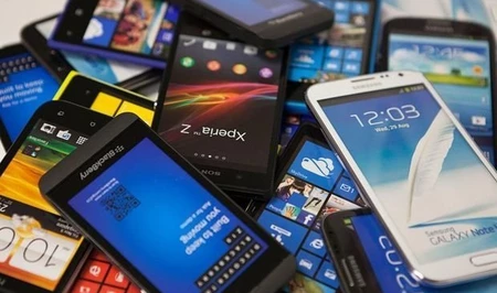 Гражданин Азербайджана пытался провезти незадекларированные телефоны и запчасти для них