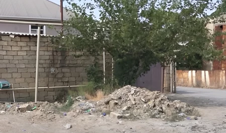 Аварийная труба разрушает дома: 20-летняя проблема в Баладжарах ждет решения