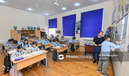 В Азербайджане установлены единые требования к внешнему виду учащихся и педагогов