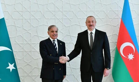 Премьер-министр Пакистана поздравил Ильхама Алиева