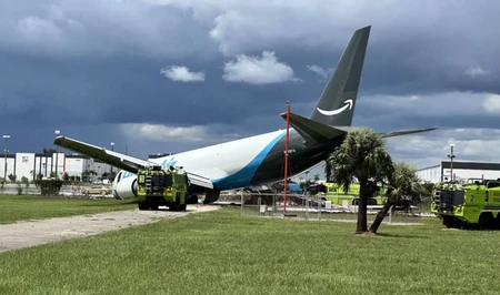 Грузовой Boeing выкатился за пределы взлетной полосы в Майами: есть погибшие