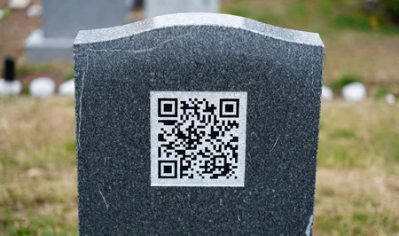Стихи, QR-коды и аяты: что допустимо размещать на надгробиях в Азербайджане?