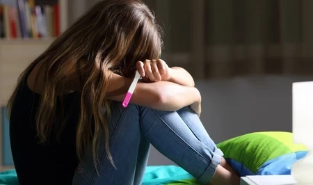 Откровения матери: 15-летняя девочка стала жертвой изнасилования со стороны соседа