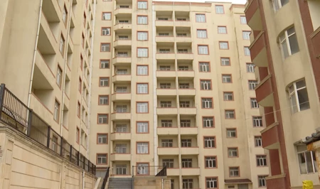 Тайна «дома-призрака» в Баку: почему в готовой высотке 26 лет никто не живет