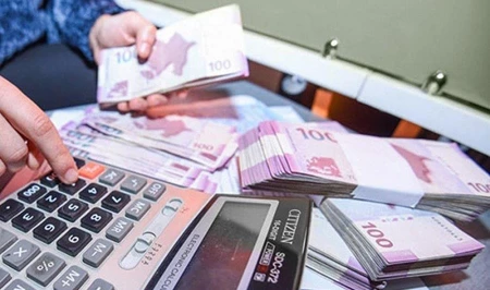 Какие банки и отделения почты продолжат работу в праздничные дни в Азербайджане?