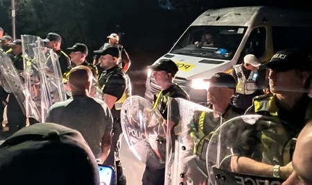 В Англии прошли протесты из-за высадки более сотни мигрантов