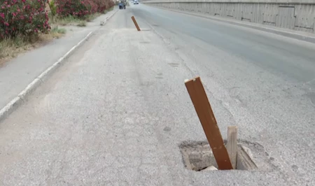 На трассе Баку — Сумгайыт открытые люки создают угрозу для водителей