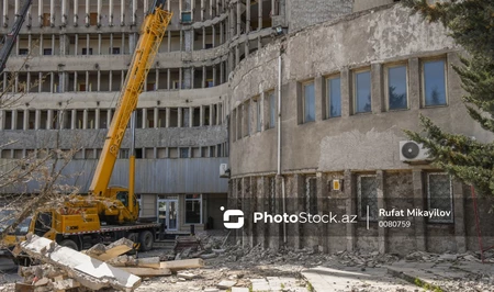 В Баку начался снос зданий в охранной зоне железной дороги
