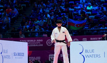 Вюсал Галандарзаде одержал первую победу на чемпионате мира в Баку