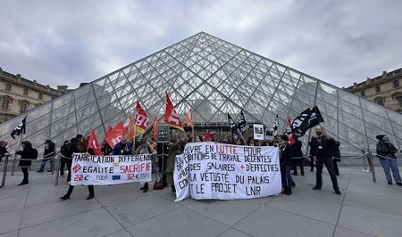 В Париже протестующие заблокировали вход в Лувр