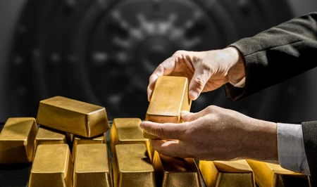 Цена золота на бирже Comex опустилась ниже отметки 4 600 долларов за тройскую унцию