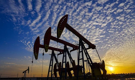 Цена нефти Brent впервые с февраля опустилась ниже 73 долларов