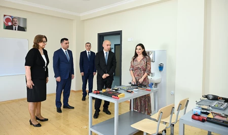 Лейла Алиева приняла участие в открытии нового здания средней школы в городе Евлах