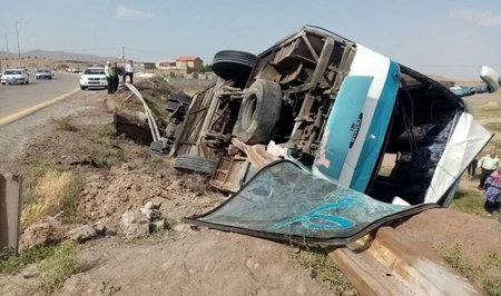 Трагедия на дороге в Иране: автобус опрокинулся, есть погибшие