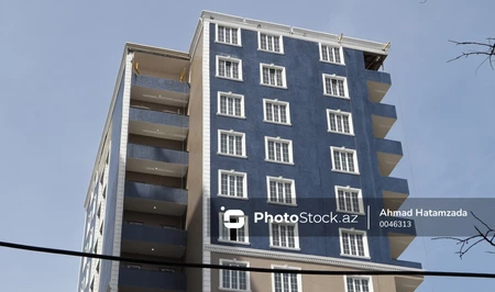 Молодой мужчина выжил после падения с балкона 13-го этажа жилкомплекса в Хырдалане