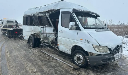 Гололёд стал причиной серьёзного ДТП на трассе Сальян - Гарабаглы