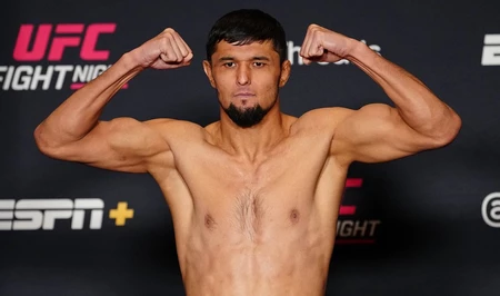 В Баку проходит турнир UFC Fight Night: Рузибоев берет верх над Пуляевым удушающим приемом