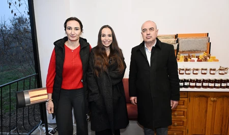 Лейла Алиева побывала в гостях у семьи пчеловода в Губе