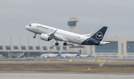 В Германии самолет компании Lufthansa совершил жесткую посадку, есть пострадавшие