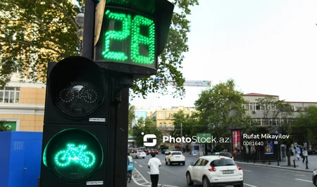 На 19 перекрестках Баку установлены дополнительные велосипедные секции на светофорах