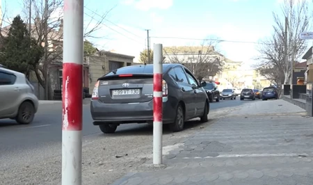 60 манатов за стоянку у подъезда: в Баку жильцы дома массово жалуются на отсутствие парковочных мест