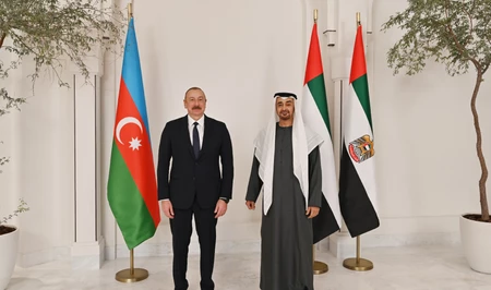 Президент Азербайджанской Республики Ильхам Алиев позвонил Президенту ОАЭ