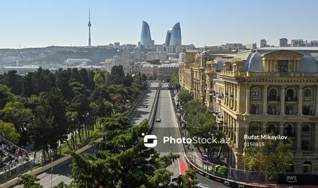 В Баку начались свободные заезды Гран-при Азербайджана Формулы-1