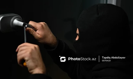 В Баку работник украл из дома работодателя 10 тысяч манатов