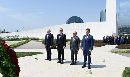 Коллектив МИД Азербайджана посетил парк Победы