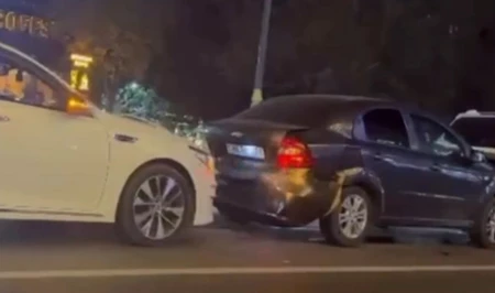 В Баку произошло цепное ДТП с участием нескольких автомобилей