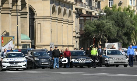 В Азербайджане в 12:00 почтут память шехидов минутой молчания