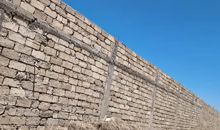 Заборы до неба вместо пляжей: как захватывают побережье Каспия в Азербайджане