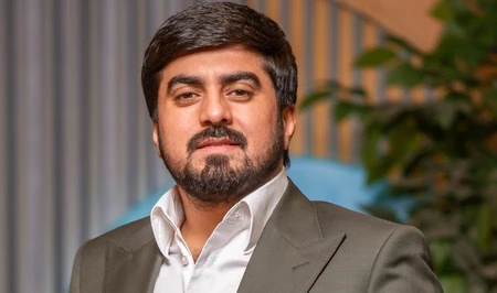 Инцидент в прямом эфире: из-за певца Пюнхана Пириева на телеканал прибыла полиция