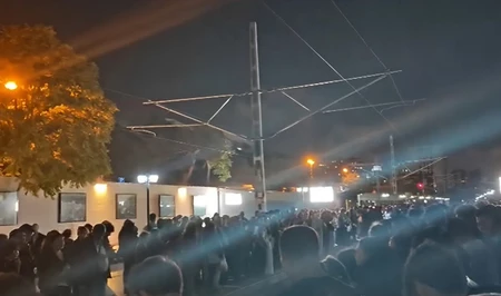 Задержка поезда вызвала скопление пассажиров на Бакинском вокзале