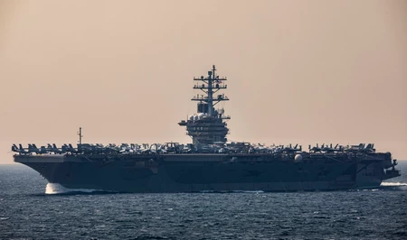 Иран заявил, что военные корабли США отошли от Ормузского пролива на 700 км