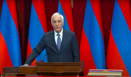 Президент Армении выступил за решение споров с соседями без посредников