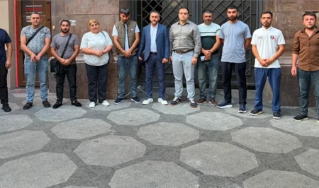 Спасённых с атакованного дронами судна граждан Азербайджана эвакуировали из Украины