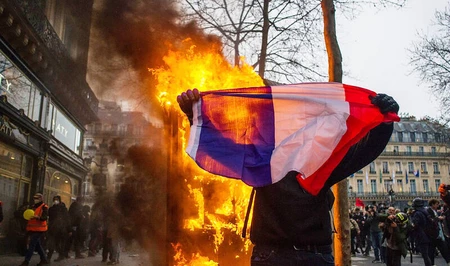 Во Франции 149 участников протестов приговорили к тюремному заключению