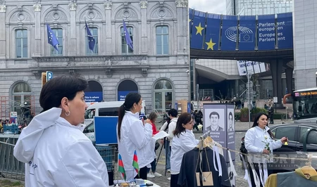 Семьи пропавших без вести в I Карабахской войне азербайджанцев провели акцию перед Европарламентом