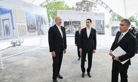 Президенты Азербайджана и Туркменистана ознакомились с ходом строительства Шушинской мечети
