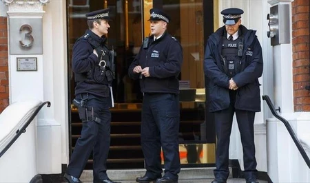 Полиция Британии изучает сообщения о передаче братом короля информации Эпштейну