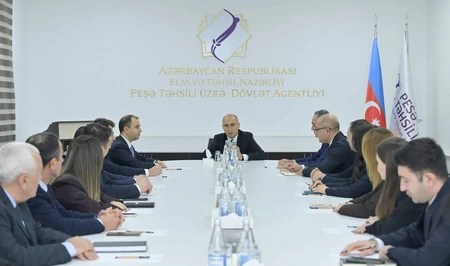 Новый директор Госагентства по профессиональному образованию Азербайджана представлен коллективу