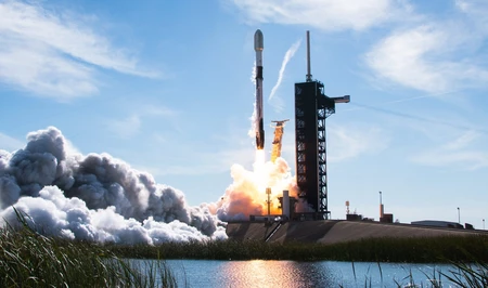 Компания SpaceX запустила спутник цифрового радиовещания на орбиту